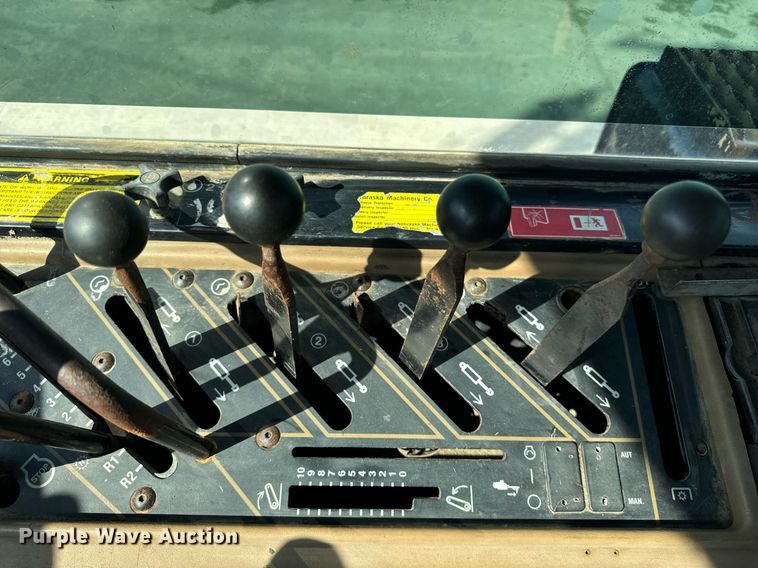 image for item DT2043 1994 Caterpillar  75C tractor