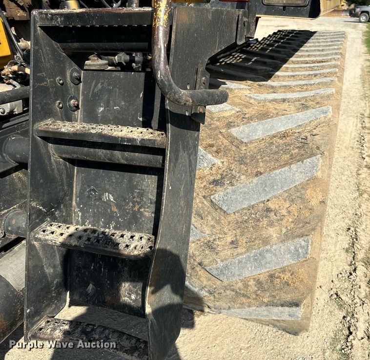 image for item DT2043 1994 Caterpillar  75C tractor