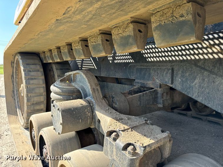 image for item DT2043 1994 Caterpillar  75C tractor