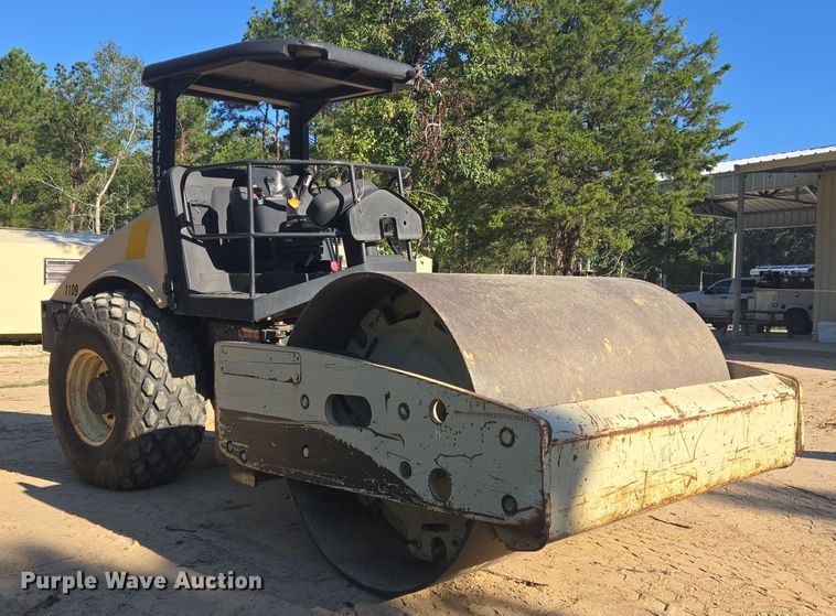 image for item DT5284 2006 Ingersoll-Rand SD-105DX TF single drum vibratory roller