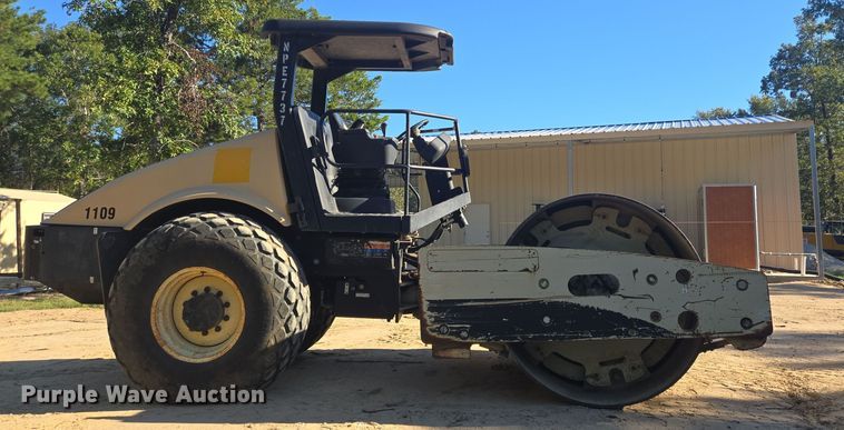 image for item DT5284 2006 Ingersoll-Rand SD-105DX TF single drum vibratory roller