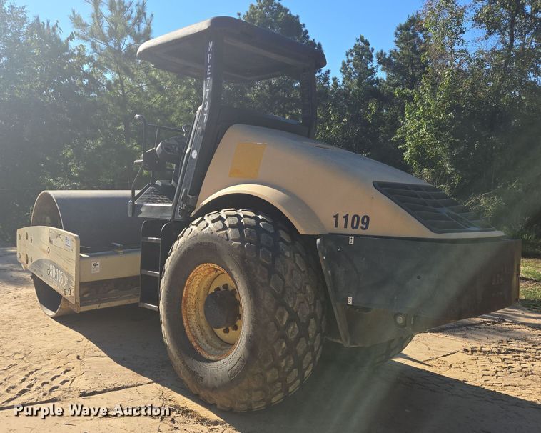 image for item DT5284 2006 Ingersoll-Rand SD-105DX TF single drum vibratory roller