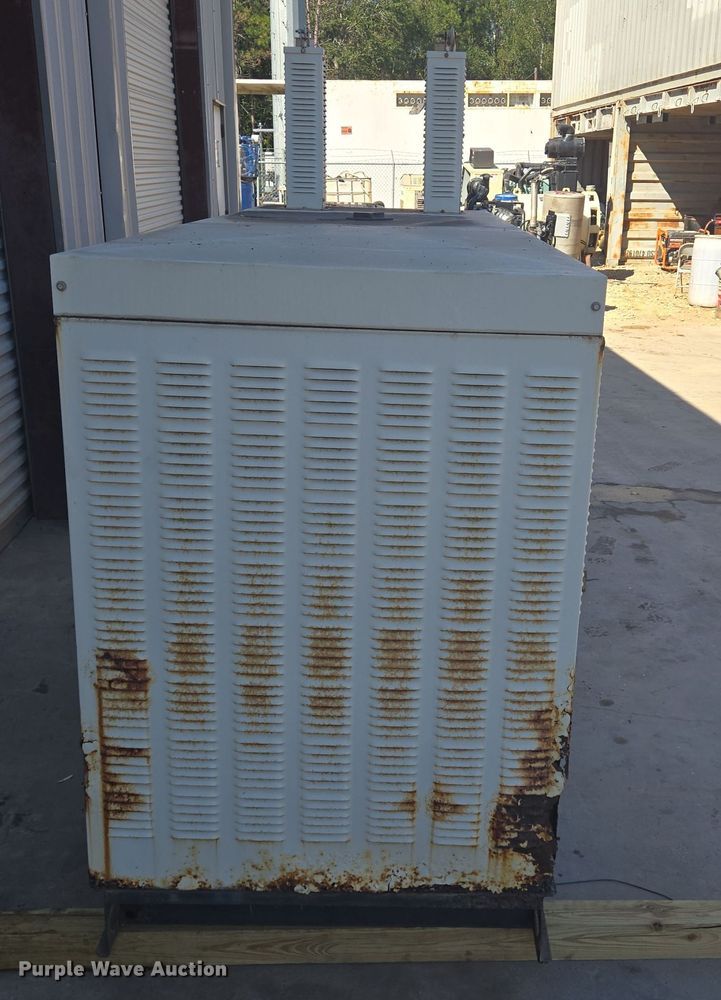 image for item DT5285 Generac  QT15068KNSN generator