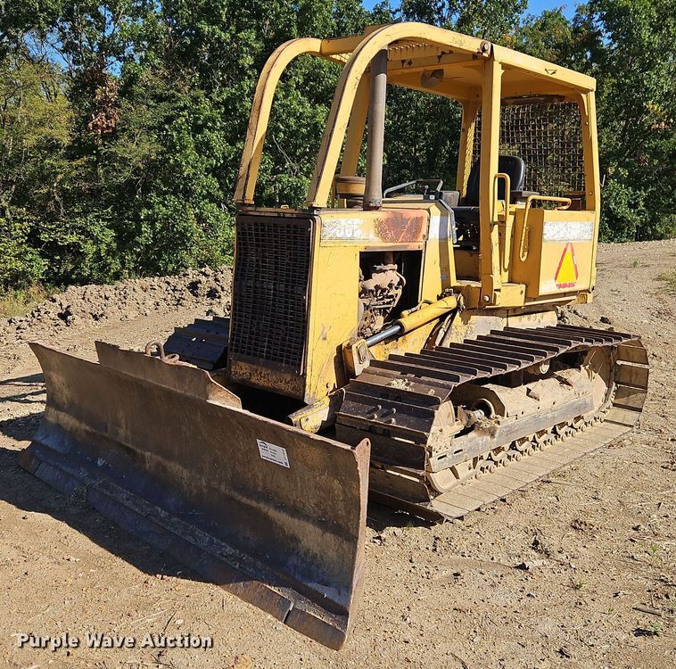 image for item DT7515 1995 John Deere 550G dozer