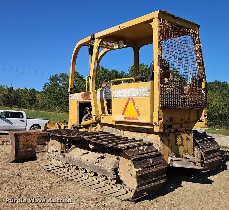 image for item DT7515 1995 John Deere 550G dozer