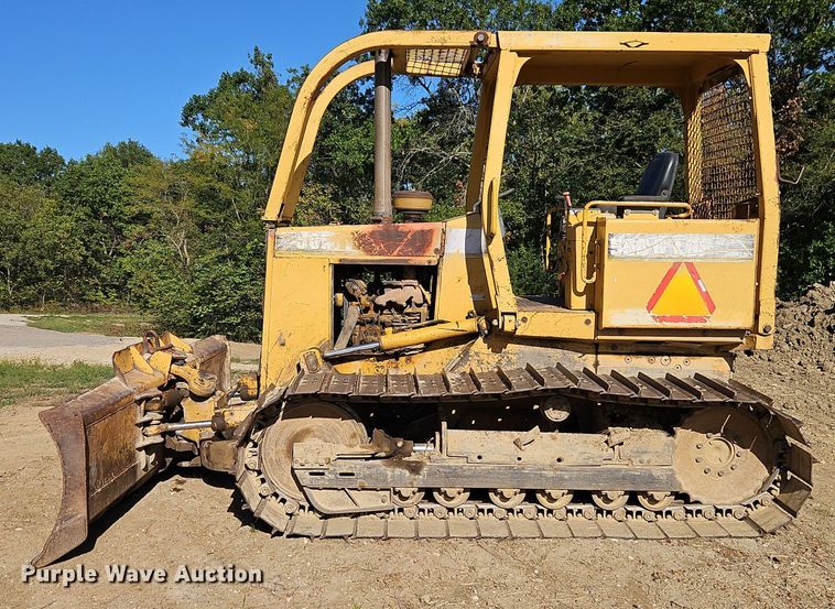 image for item DT7515 1995 John Deere 550G dozer