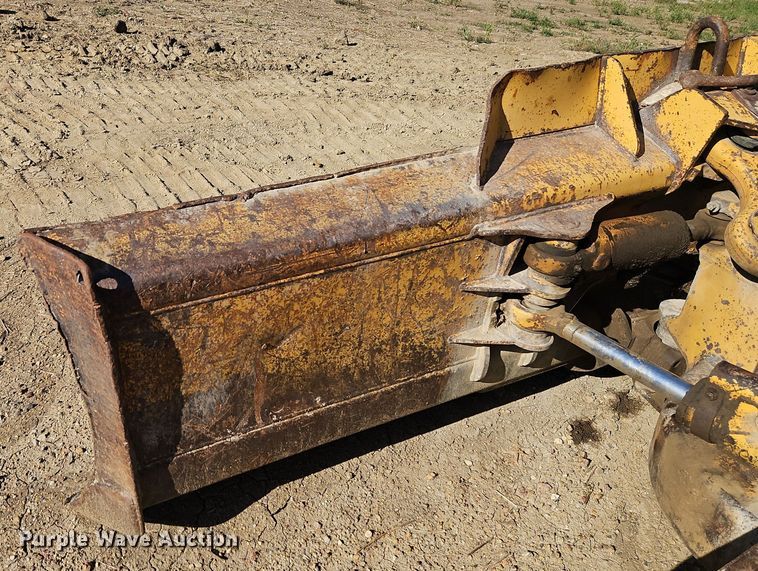 image for item DT7515 1995 John Deere 550G dozer