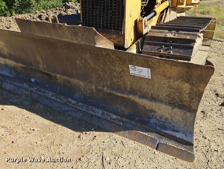 image for item DT7515 1995 John Deere 550G dozer