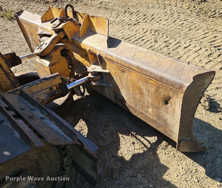 image for item DT7515 1995 John Deere 550G dozer