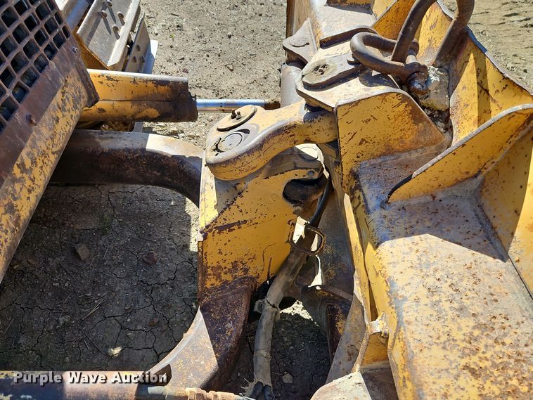 image for item DT7515 1995 John Deere 550G dozer