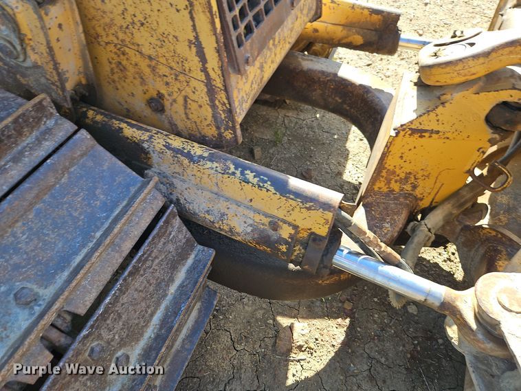 image for item DT7515 1995 John Deere 550G dozer