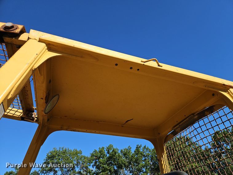 image for item DT7515 1995 John Deere 550G dozer