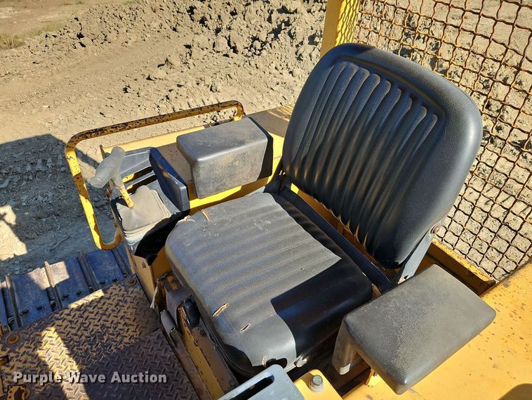 image for item DT7515 1995 John Deere 550G dozer