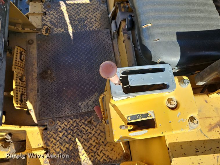 image for item DT7515 1995 John Deere 550G dozer