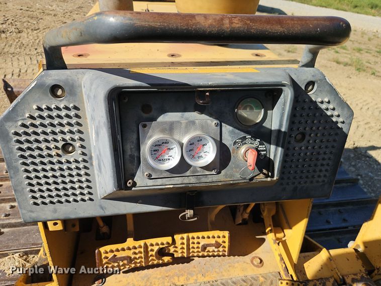 image for item DT7515 1995 John Deere 550G dozer