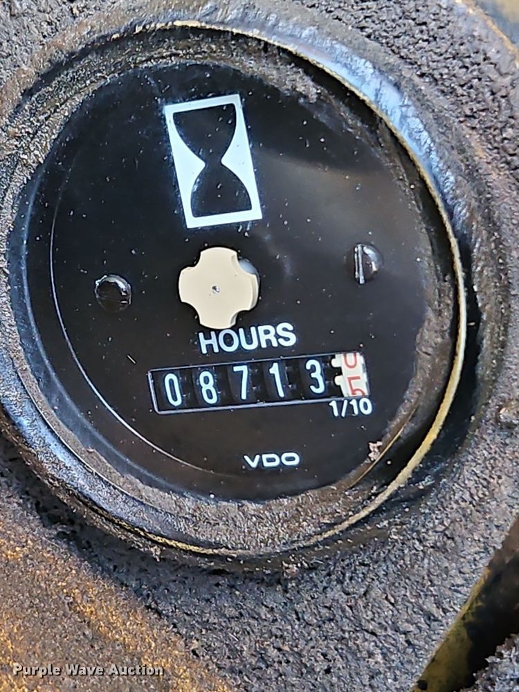 image for item DT7515 1995 John Deere 550G dozer