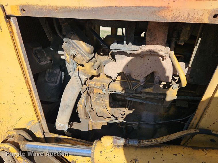 image for item DT7515 1995 John Deere 550G dozer