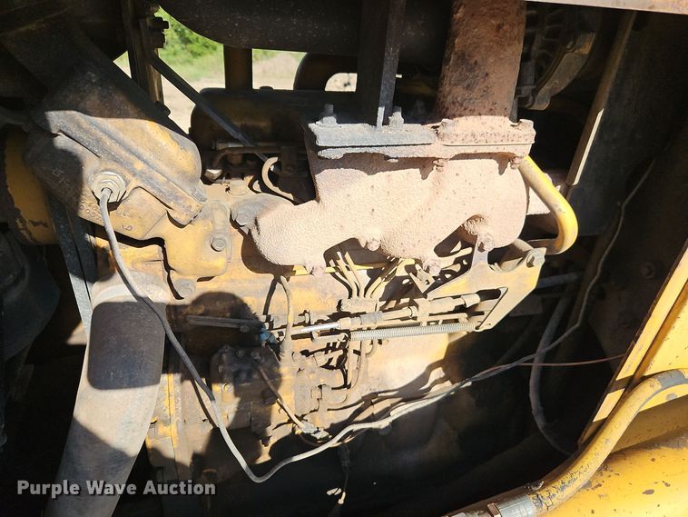 image for item DT7515 1995 John Deere 550G dozer