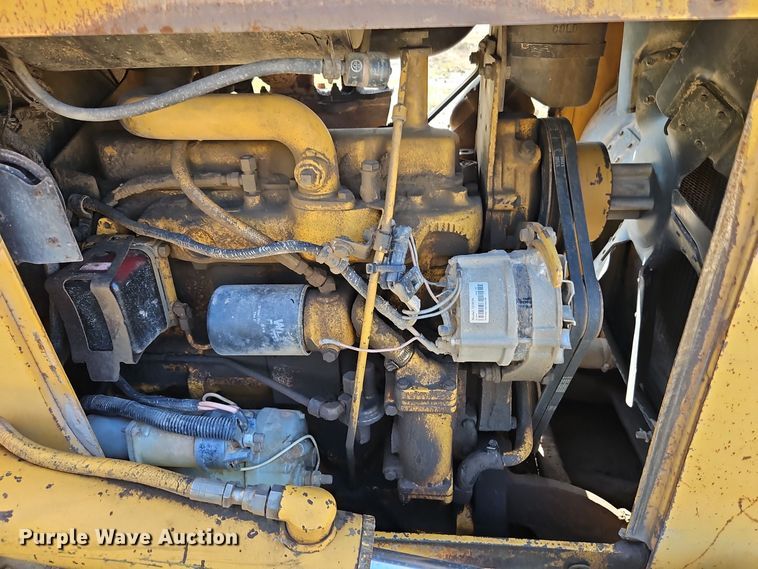 image for item DT7515 1995 John Deere 550G dozer