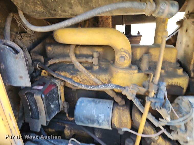 image for item DT7515 1995 John Deere 550G dozer