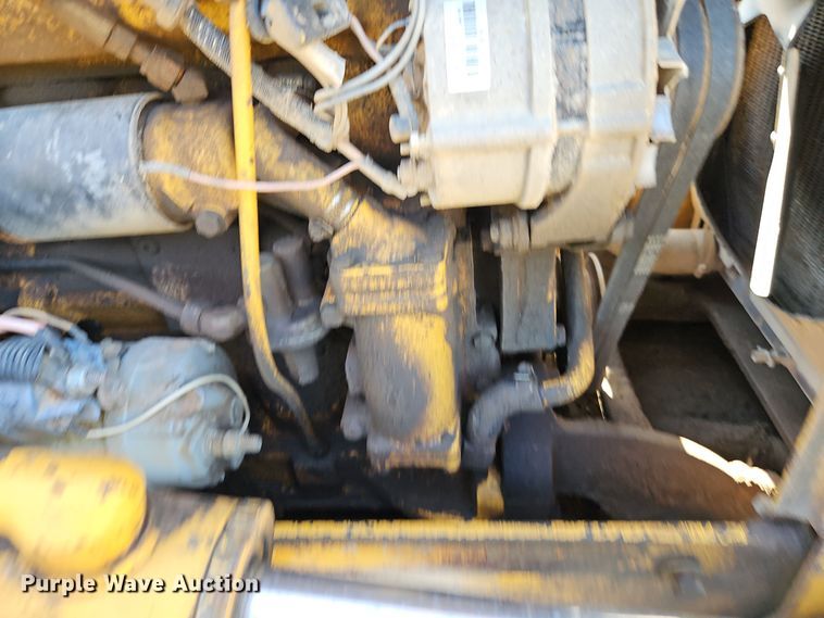 image for item DT7515 1995 John Deere 550G dozer