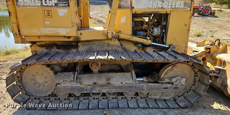 image for item DT7515 1995 John Deere 550G dozer