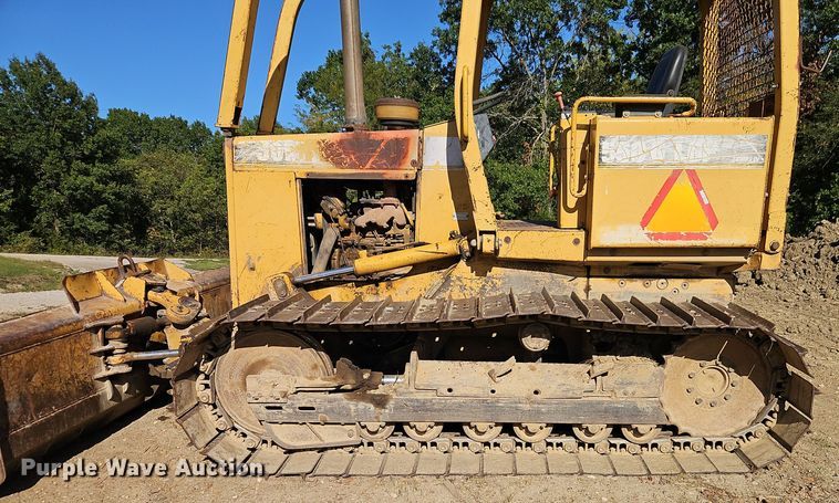 image for item DT7515 1995 John Deere 550G dozer