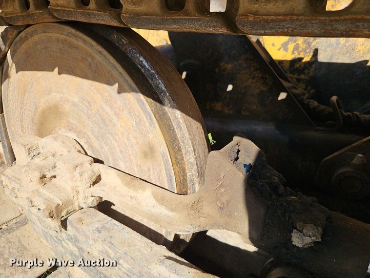 image for item DT7515 1995 John Deere 550G dozer