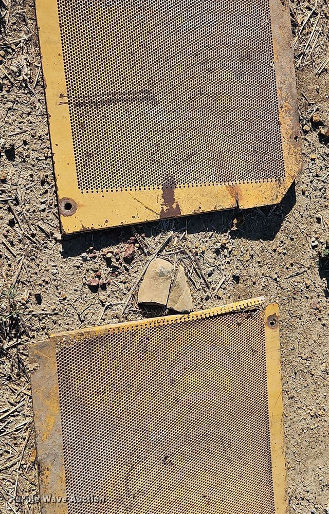 image for item DT7515 1995 John Deere 550G dozer