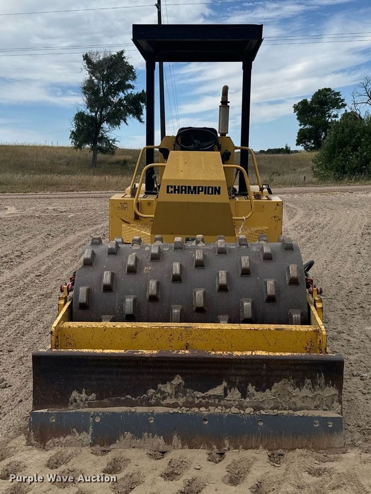 image for item DV2822 1995 Champion SuperPac 600p single drum vibratory roller