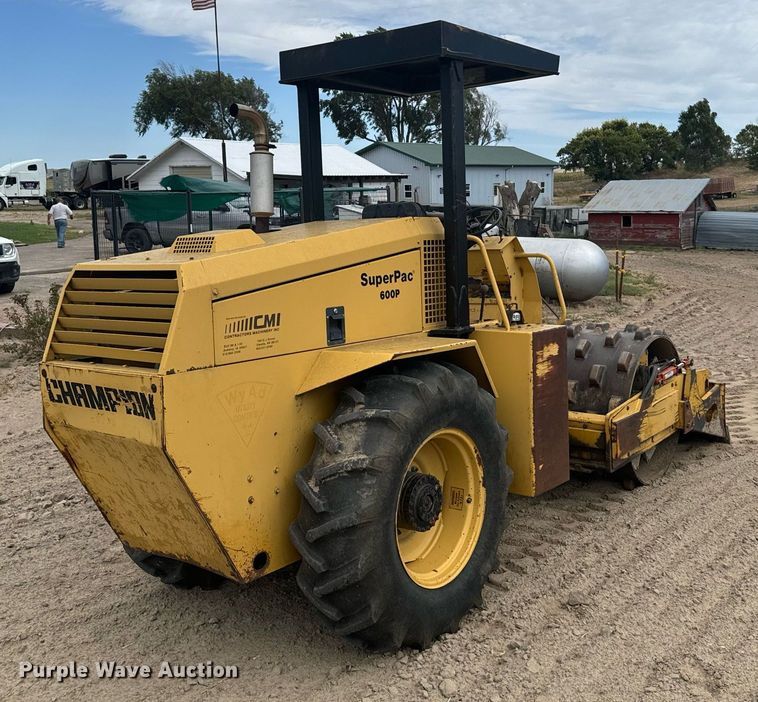 image for item DV2822 1995 Champion SuperPac 600p single drum vibratory roller