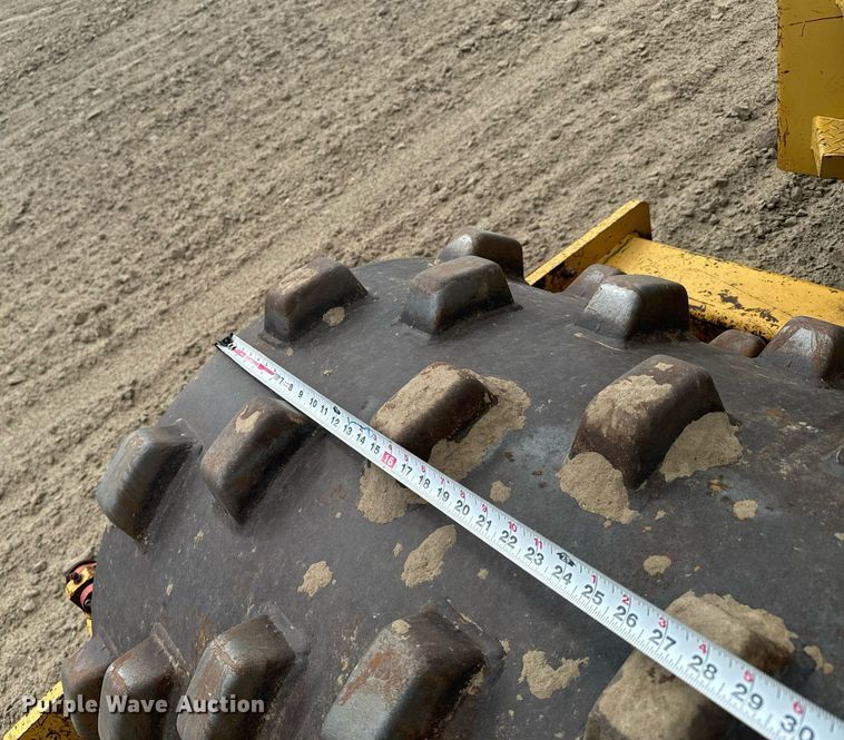 image for item DV2822 1995 Champion SuperPac 600p single drum vibratory roller