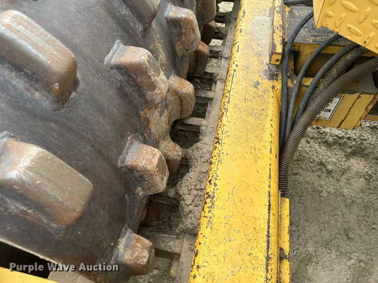 image for item DV2822 1995 Champion SuperPac 600p single drum vibratory roller