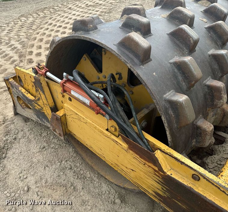 image for item DV2822 1995 Champion SuperPac 600p single drum vibratory roller