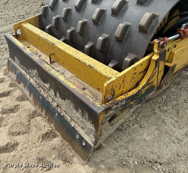 image for item DV2822 1995 Champion SuperPac 600p single drum vibratory roller