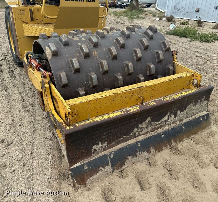 image for item DV2822 1995 Champion SuperPac 600p single drum vibratory roller