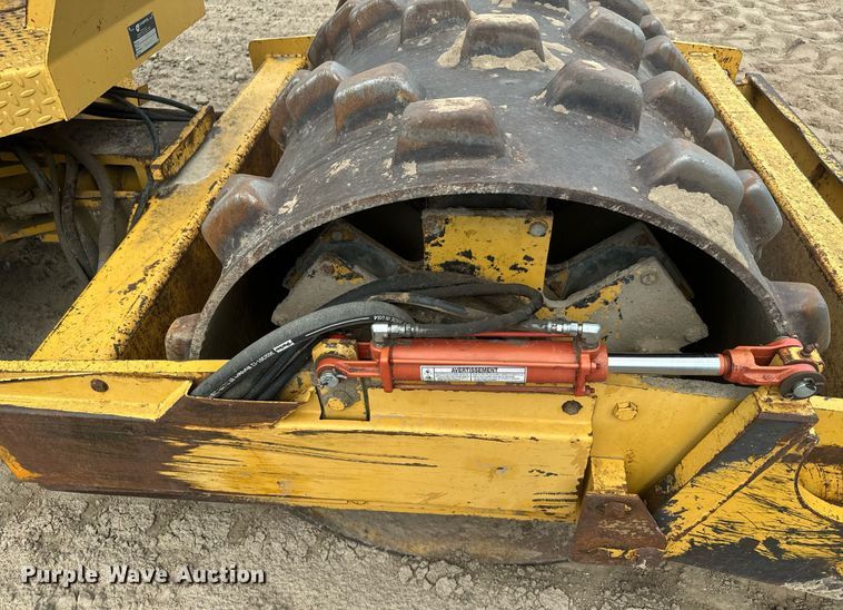 image for item DV2822 1995 Champion SuperPac 600p single drum vibratory roller