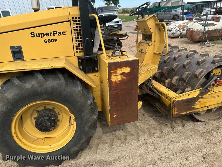 image for item DV2822 1995 Champion SuperPac 600p single drum vibratory roller