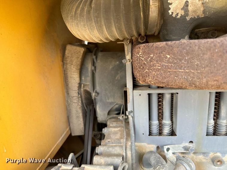 image for item DV2822 1995 Champion SuperPac 600p single drum vibratory roller