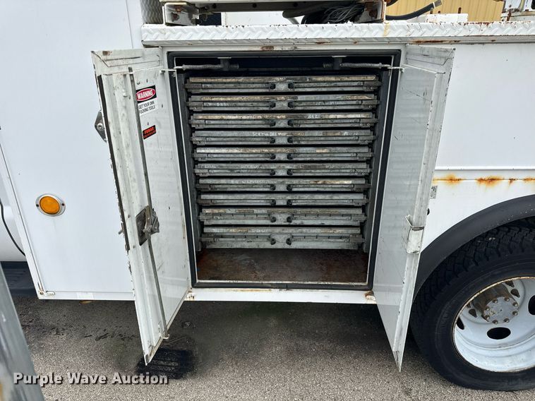 image for item DV5946 2007 Ford F550 Super Duty XL  utility / service truck