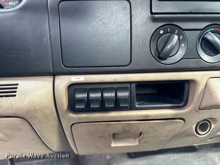 image for item DV5946 2007 Ford F550 Super Duty XL  utility / service truck