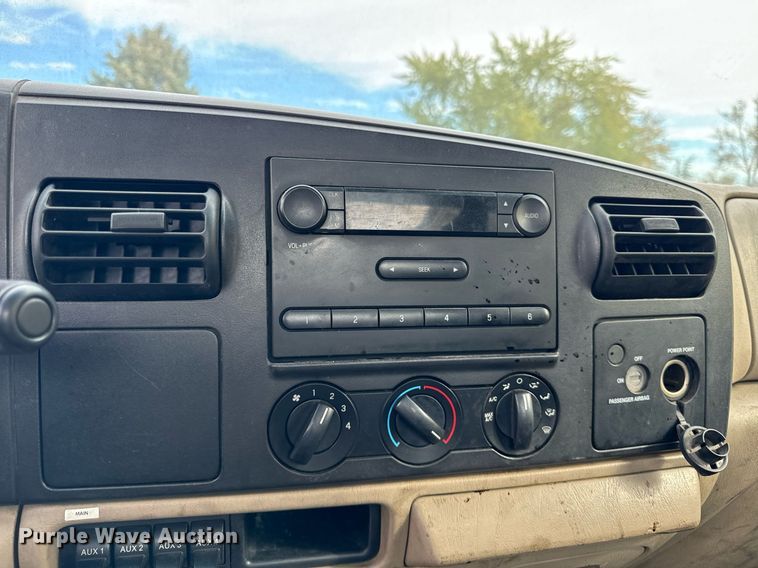 image for item DV5946 2007 Ford F550 Super Duty XL  utility / service truck