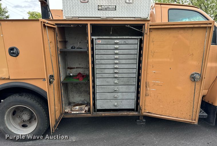 image for item DV5947 2008 GMC C5500 utility / service truck