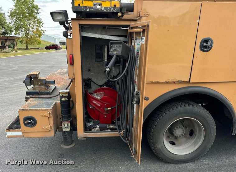 image for item DV5947 2008 GMC C5500 utility / service truck