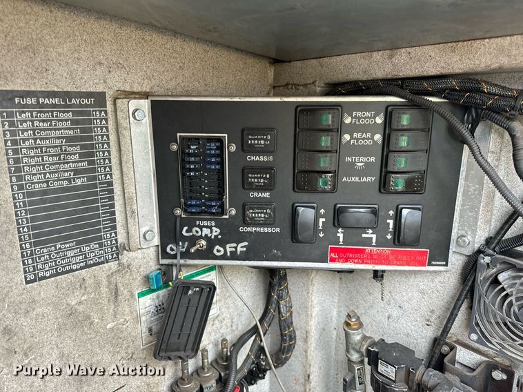 image for item DV5947 2008 GMC C5500 utility / service truck