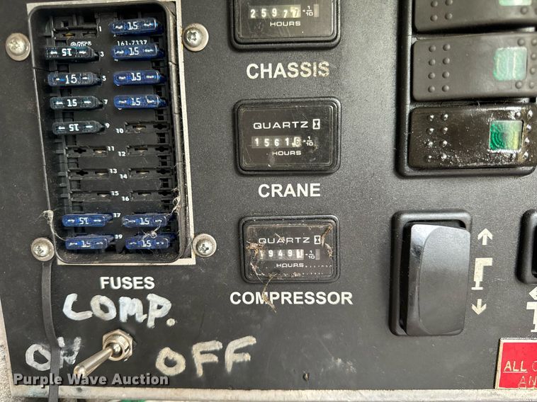 image for item DV5947 2008 GMC C5500 utility / service truck