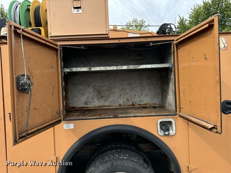 image for item DV5947 2008 GMC C5500 utility / service truck