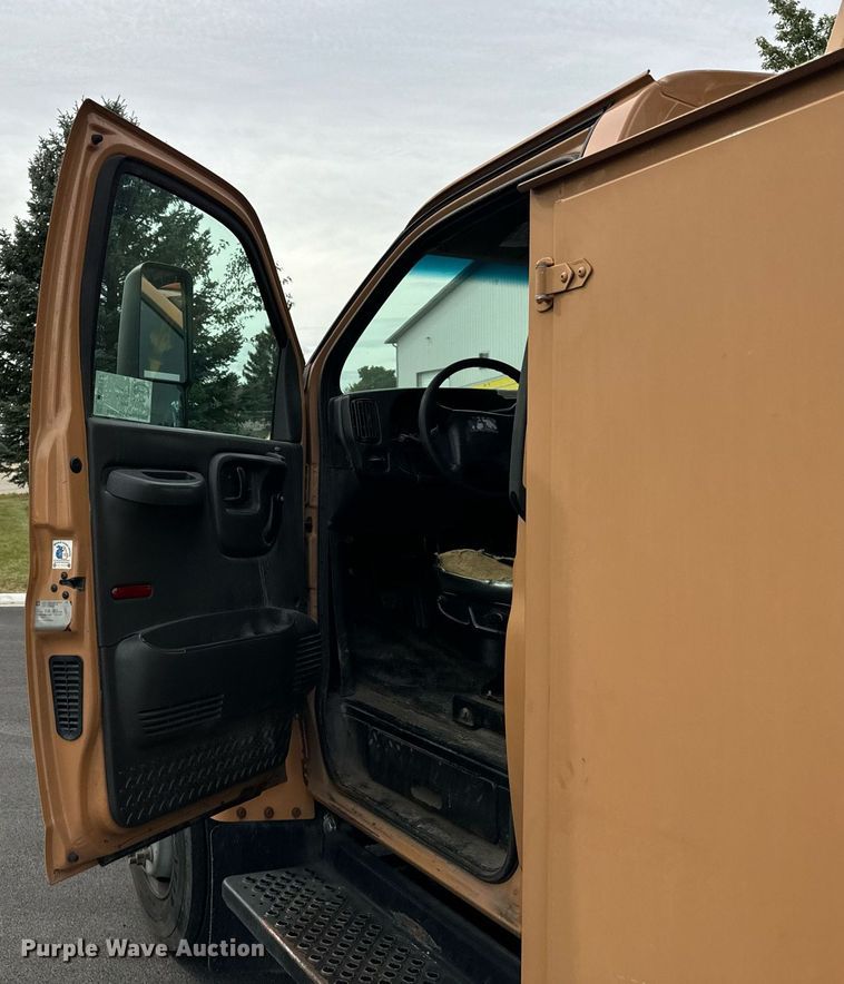 image for item DV5947 2008 GMC C5500 utility / service truck