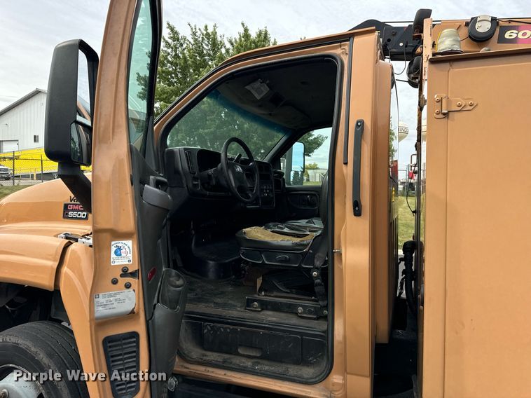 image for item DV5947 2008 GMC C5500 utility / service truck