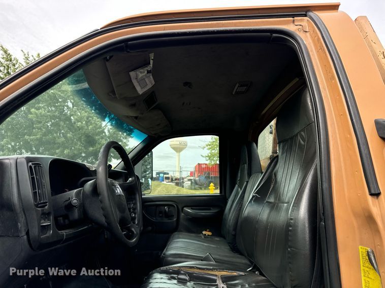 image for item DV5947 2008 GMC C5500 utility / service truck